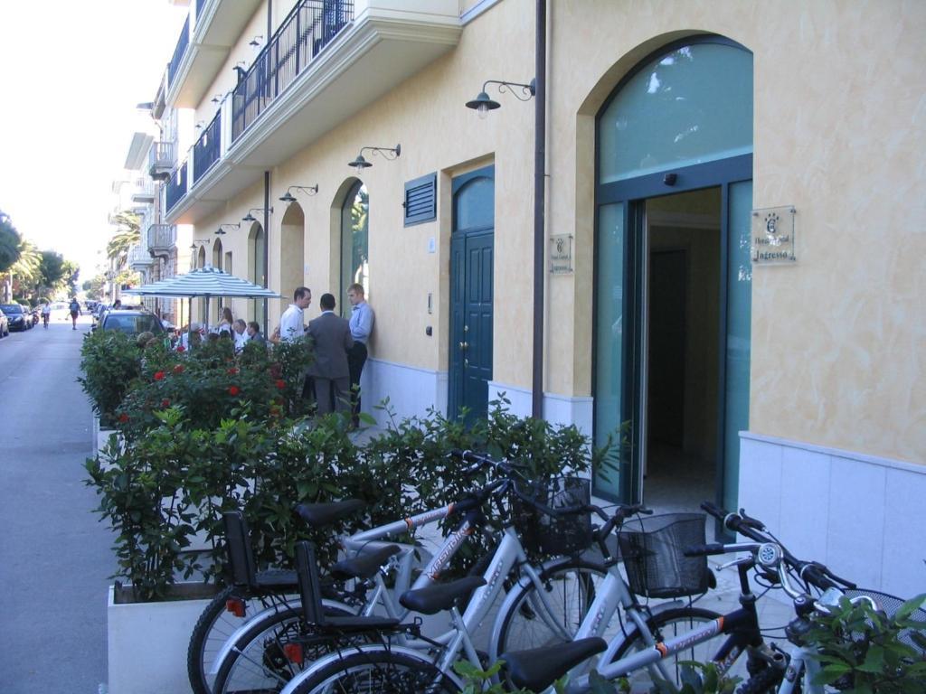Hotel Capital Cupra Marittima Exteriör bild