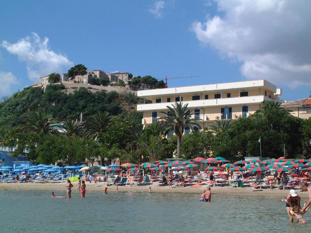 Hotel Capital Cupra Marittima Exteriör bild