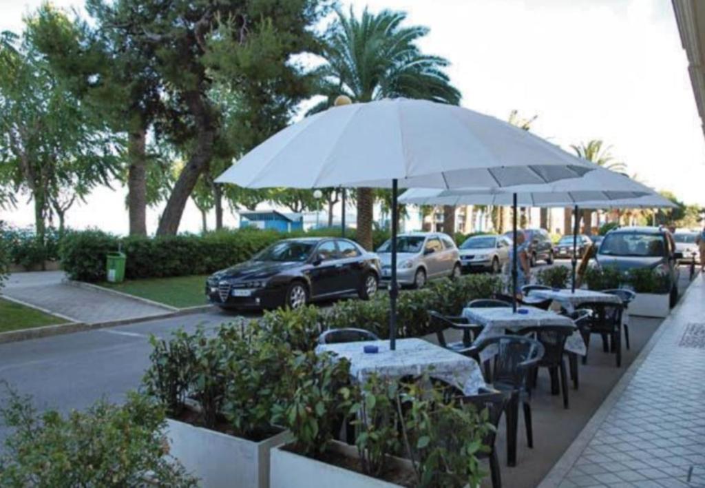 Hotel Capital Cupra Marittima Exteriör bild